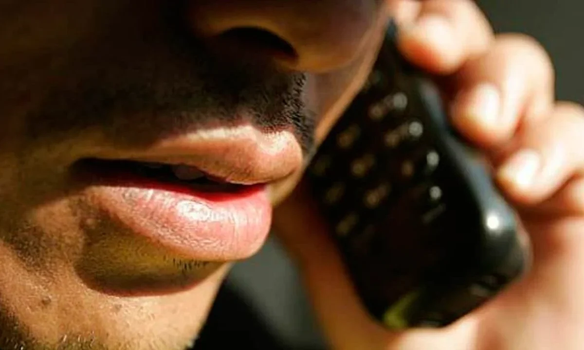Mediante llamadas telefónicas falsas, los empleados son engañados para robar los conjuntos habitacionales con la estafa conocida como ‘La Patrona’.