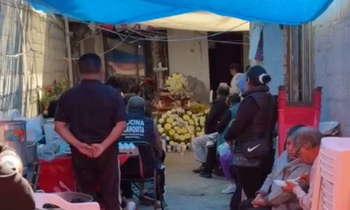 Familiares y amigos despiden a César Aristeo, el hombre atropellado por un camión de la Guardia Nacional en Ecatepec, mientras exigían justicia por el caso.