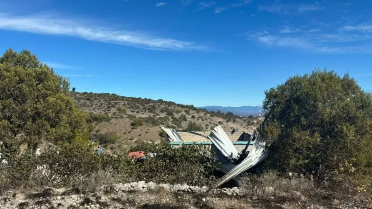 Personal de Bomberos logró sofocar el incendio provocado por la explosión de una cohetería ubicada en San Mateo Sosola, Oaxaca.