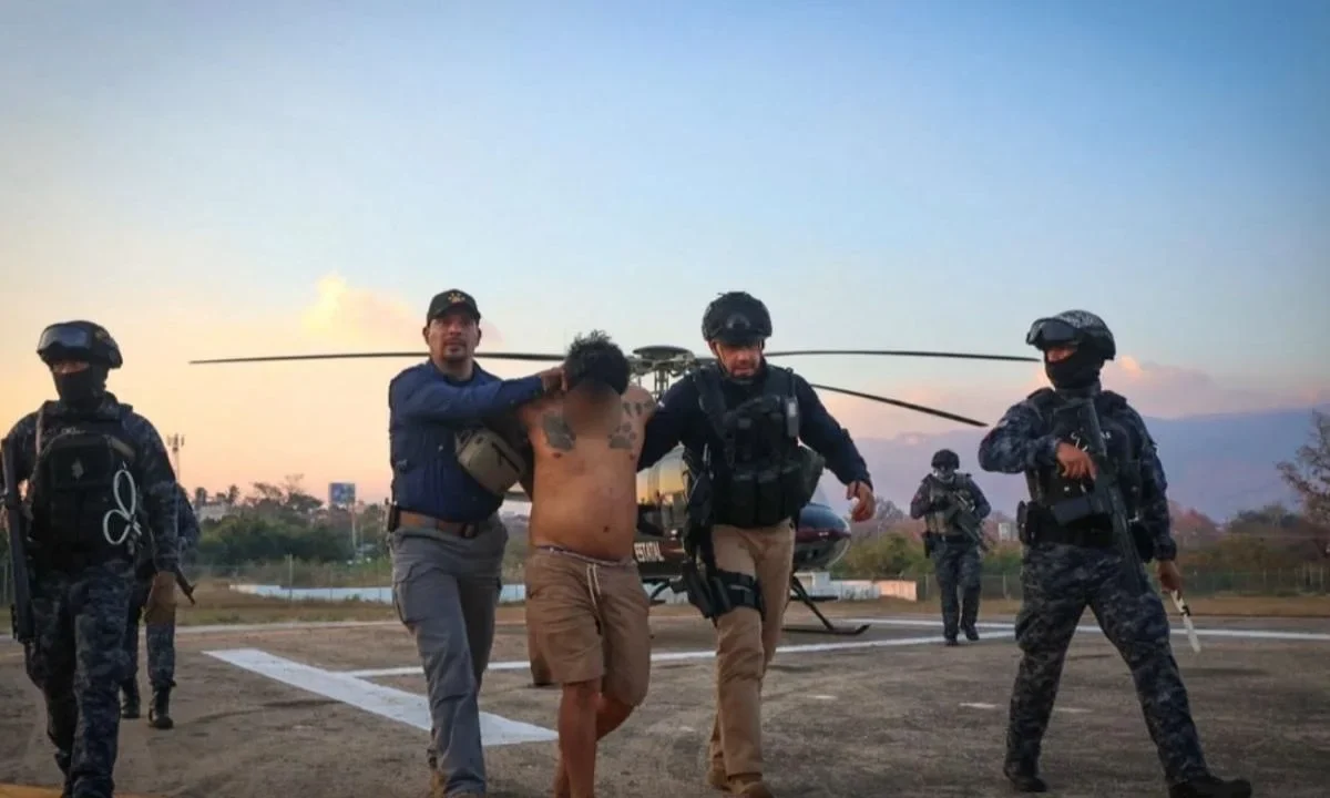 Fuerzas de seguridad estatales y federales detuvieron a “El Espíritu”, señalado como uno de los principales operadores del crimen organizado en Chiapas.