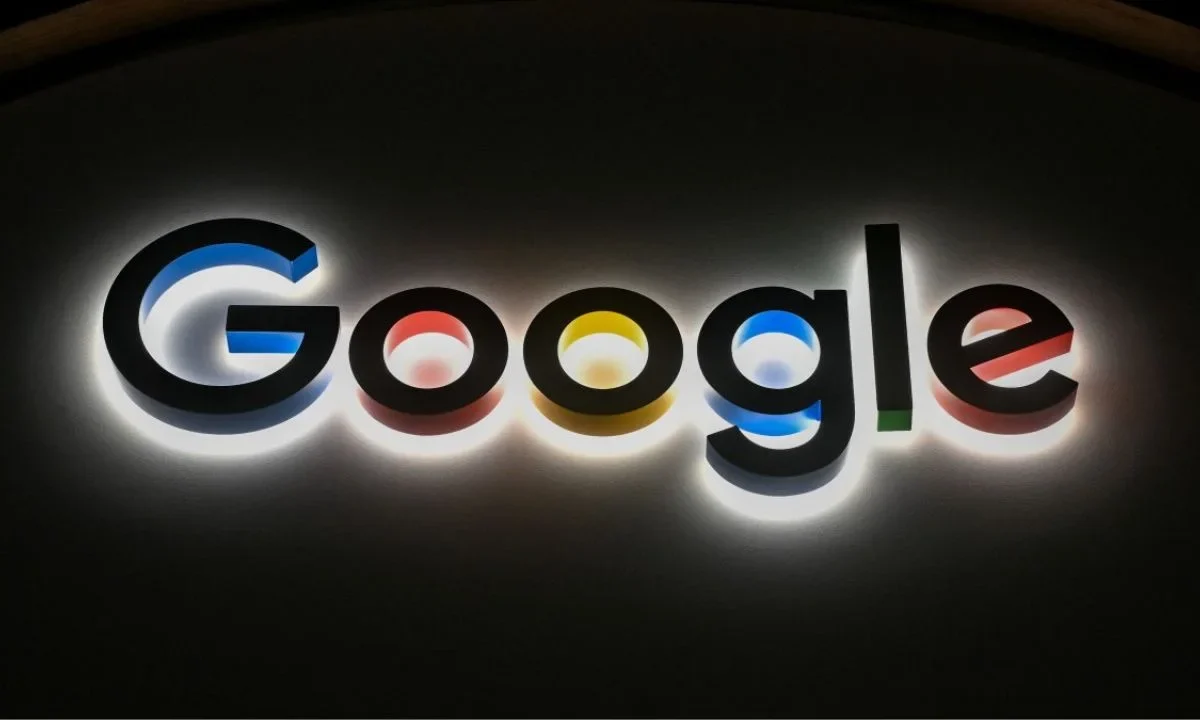 Google, el gigante del internet, reportó por primera vez en su historia ingresos por 400 mil millones de dólares durante 2025.