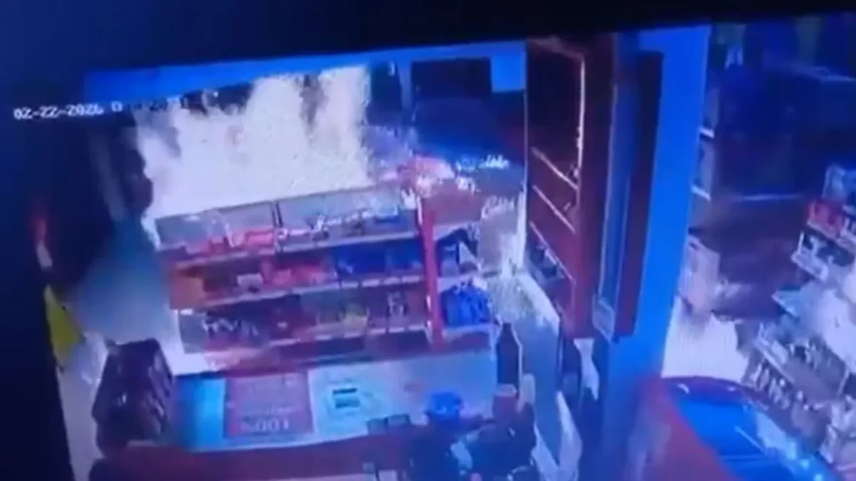 Un padre e hijo resultaron heridos durante un ataque a tienda en Valle de Chalco, en Edomex, los reportan graves de salud.
