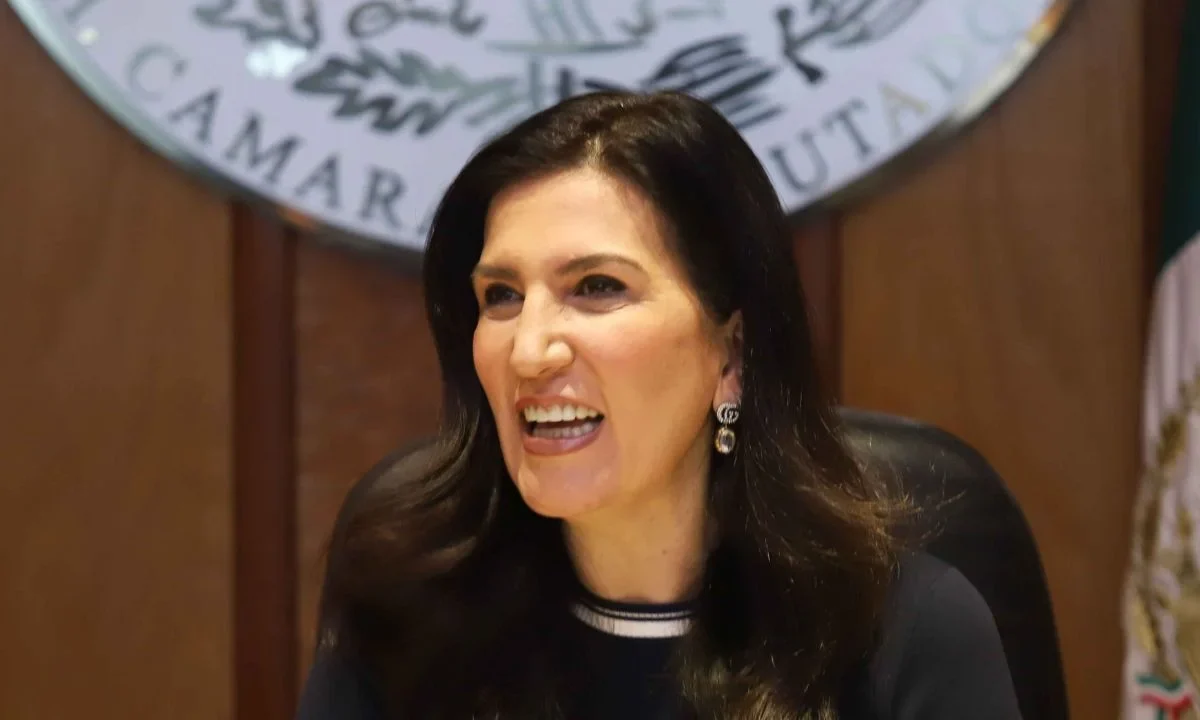 Kenia López Rabadán solicitó al INE aclarar un posible conflicto de interés en la Dirección de Administración previo a la reforma electoral.