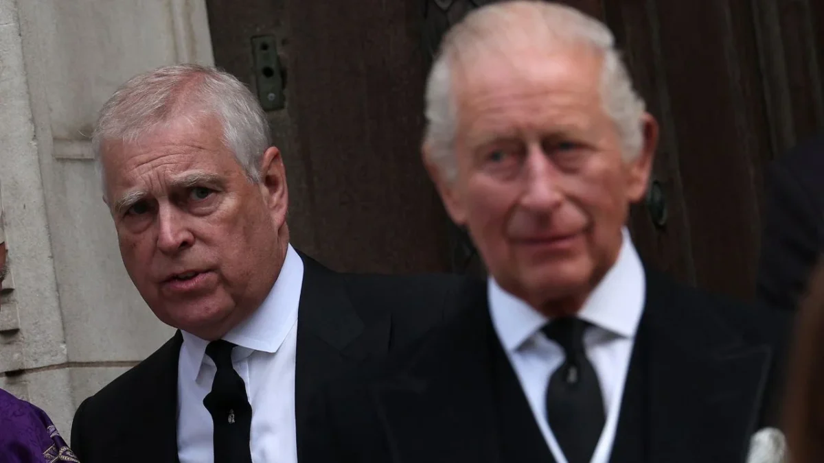 El rey Carlos III se pronuncia tras el arresto de su hermano, el expríncipe Andrew Mountbatten-Windsor, en medio de la polémica por el caso Epstein
