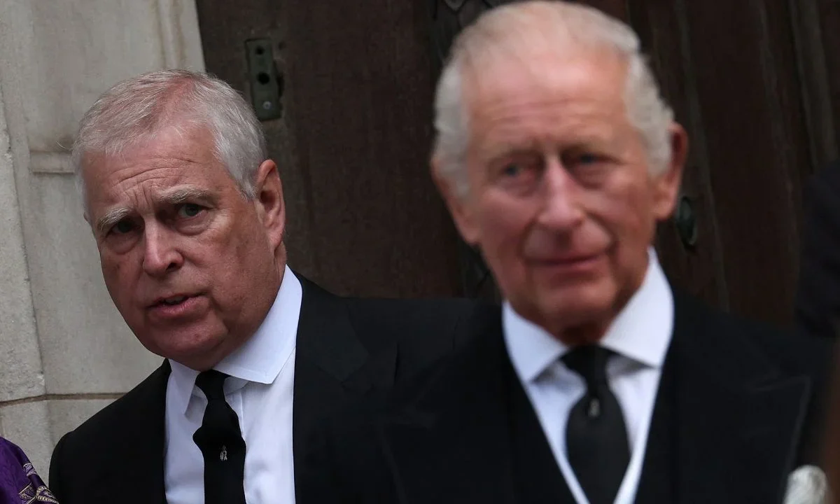 El rey Carlos III se pronuncia tras el arresto de su hermano, el expríncipe Andrew Mountbatten-Windsor, en medio de la polémica por el caso Epstein