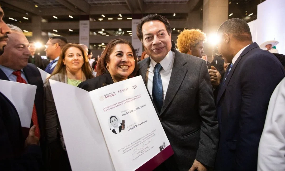 En el marco del 14 aniversario de la creación de la Universidad Abierta y a Distancia de México (UnADM), Mario Delgado encabezó la entrega de distinciones al Mérito en diferentes categorías.