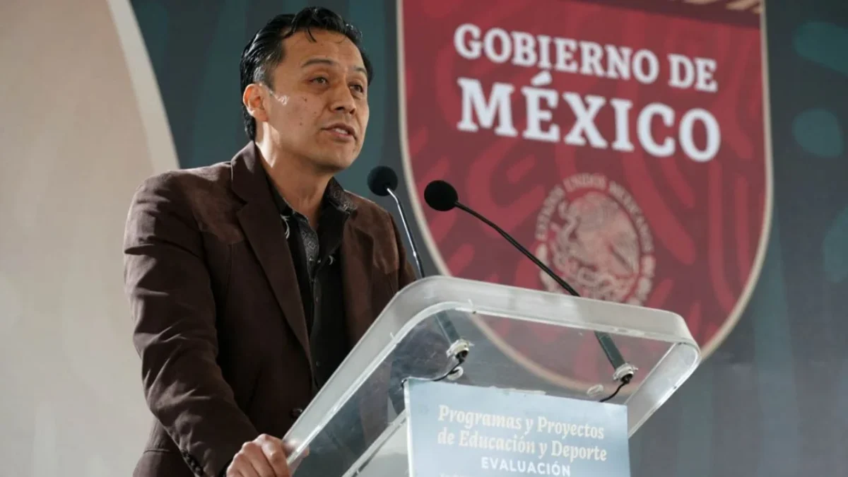 Marx Arriaga afirmó que hasta el momento la SEP no le ha otorgado oficio alguno notificando su despido, considera sigue en el cargo.