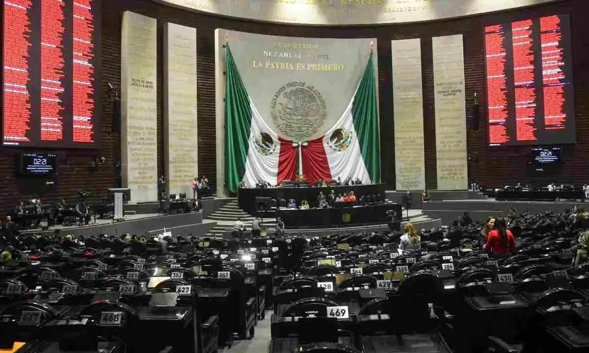 Movimiento Ciudadano propuso establecer una jornada de trabajo laboral de 48 horas semanales para los diputados.