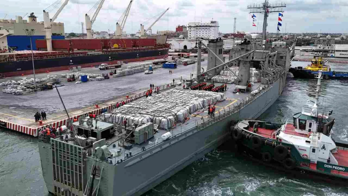 Barco de México con ayuda humanitaria a Cuba