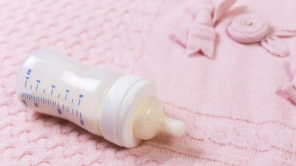 Se registran al menos 14 casos de hospitalizaciones de bebés que pudieron haber consumido la leche de la marca Nestlé contaminada.