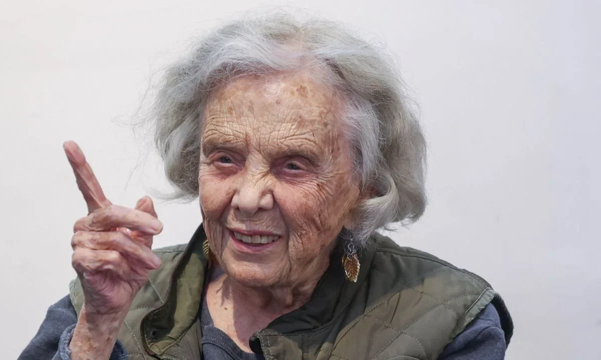 Elena Poniatowska desmintió en un video los rumores sobre su fallecimiento y aseguró que se encuentra bien de salud a sus 93 años.