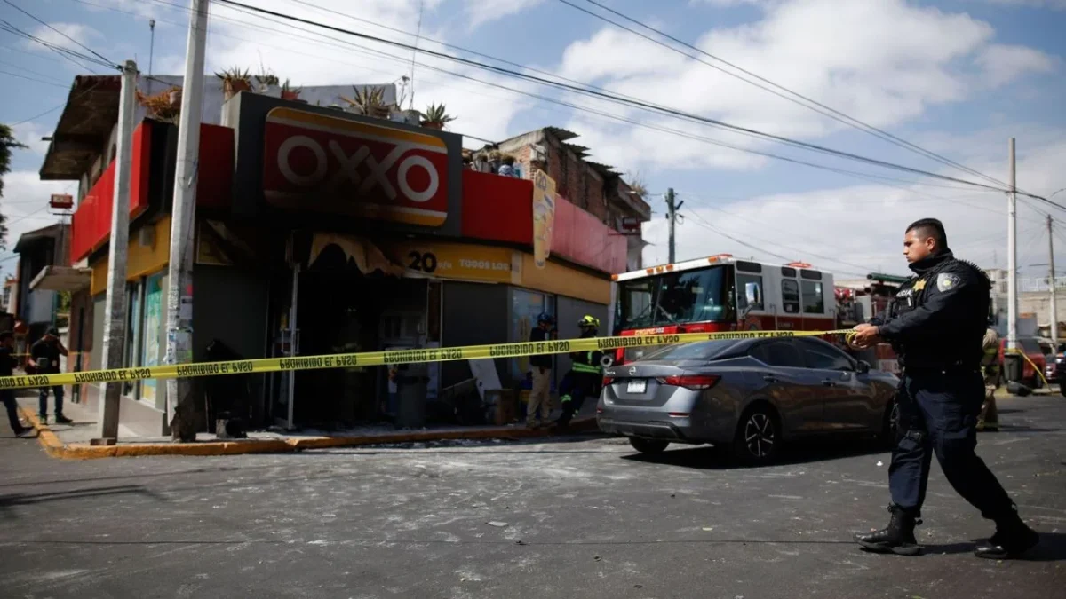 Grupo FEMSA reportó 200 incidentes en las últimas horas en sus tiendas y estaciones de gas de OXXO en diferentes estados.