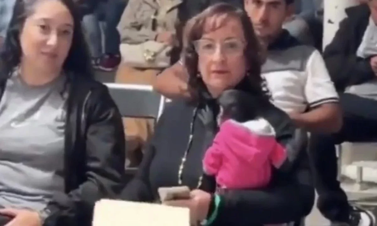 OCOTLÁN. En un video se observa a la regidora de MC, Silvia Villaroel, con la mascota.