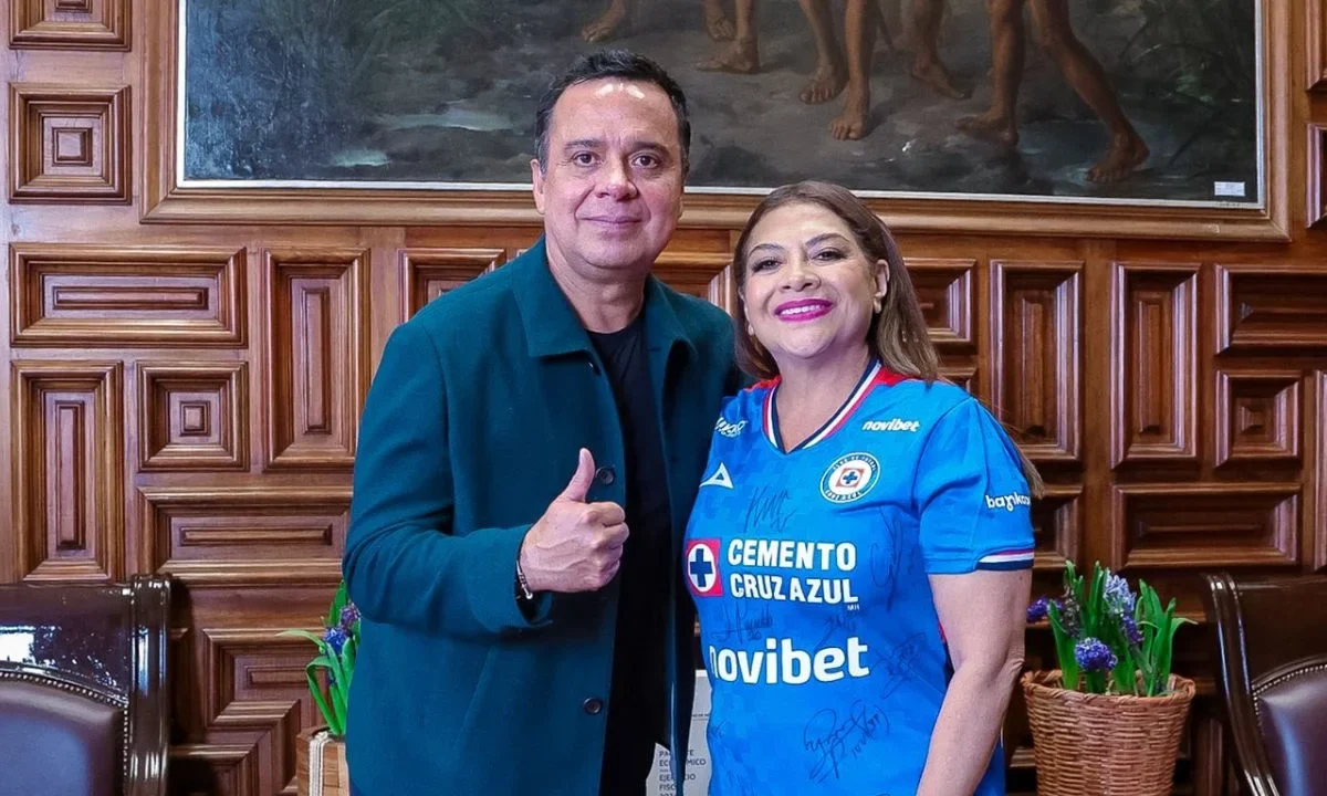 Clara Brugada sostuvo una reunión con el presidente del Cruz Azul, Víctor Velázquez, la que calificó de 'muy fructífera'.
