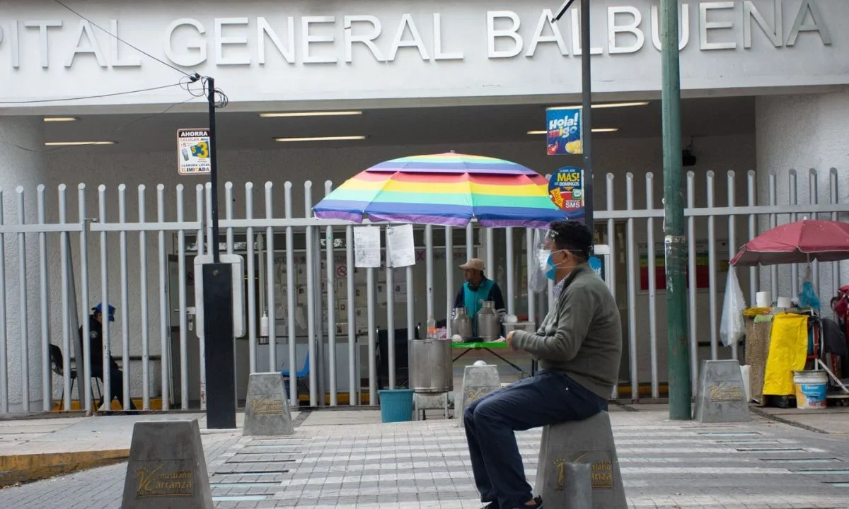 Ernesto Villarreal, diputado del PT en la CDMX, presentó una iniciativa para garantizar espacios dignos de espera en hospitales.