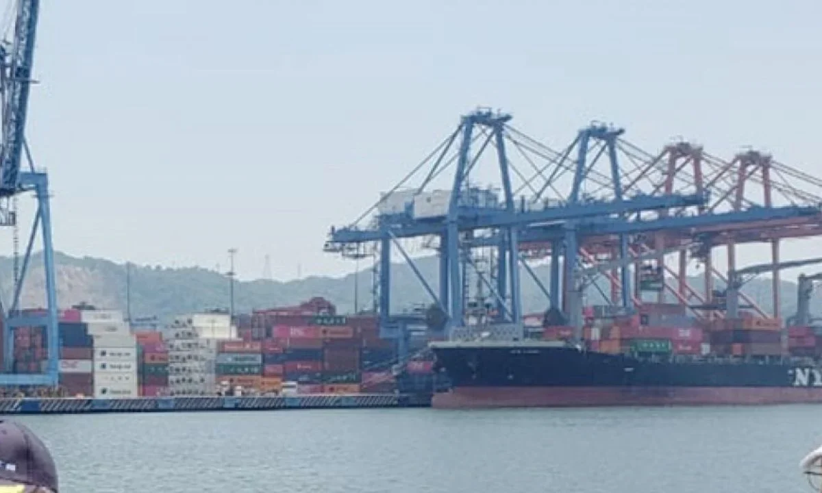 La Secretaría de Marina informó que el Puerto de Manzanillo sigue funcionando sin contratiempos en todas sus áreas.
