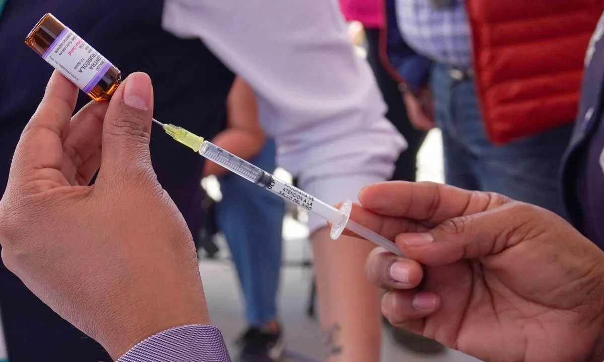 Quiénes sí y quiénes no deben vacunarse contra el sarampión, aquí te decimos