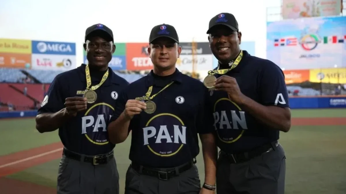 Los umpires de la Serie del Caribe fueron reconocidos por la Confederación de Béisbol profesional del Caribe con 10 medallas.