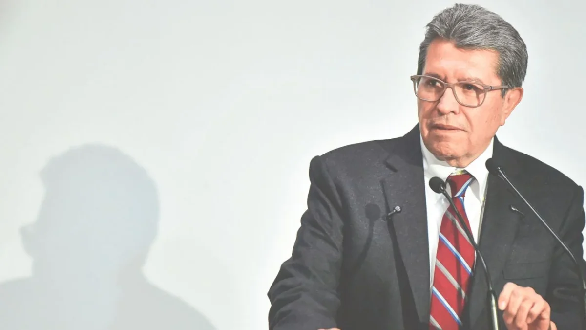 Monreal rechazó que se busque ampliar la Cámara y aclaró que la propuesta original plante la reducción de las pluris 