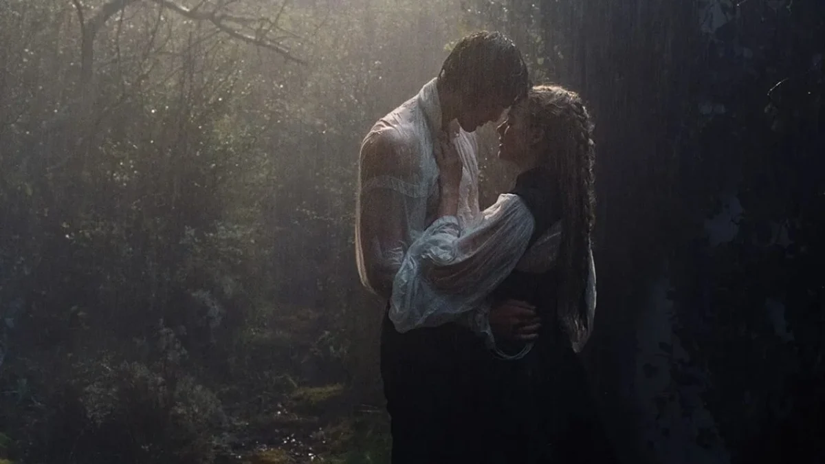 Jacob Elordi y Margot Robbie protagonizan la nueva adaptación de Cumbres Borrascosas, dirigida por Emerald Fennell.