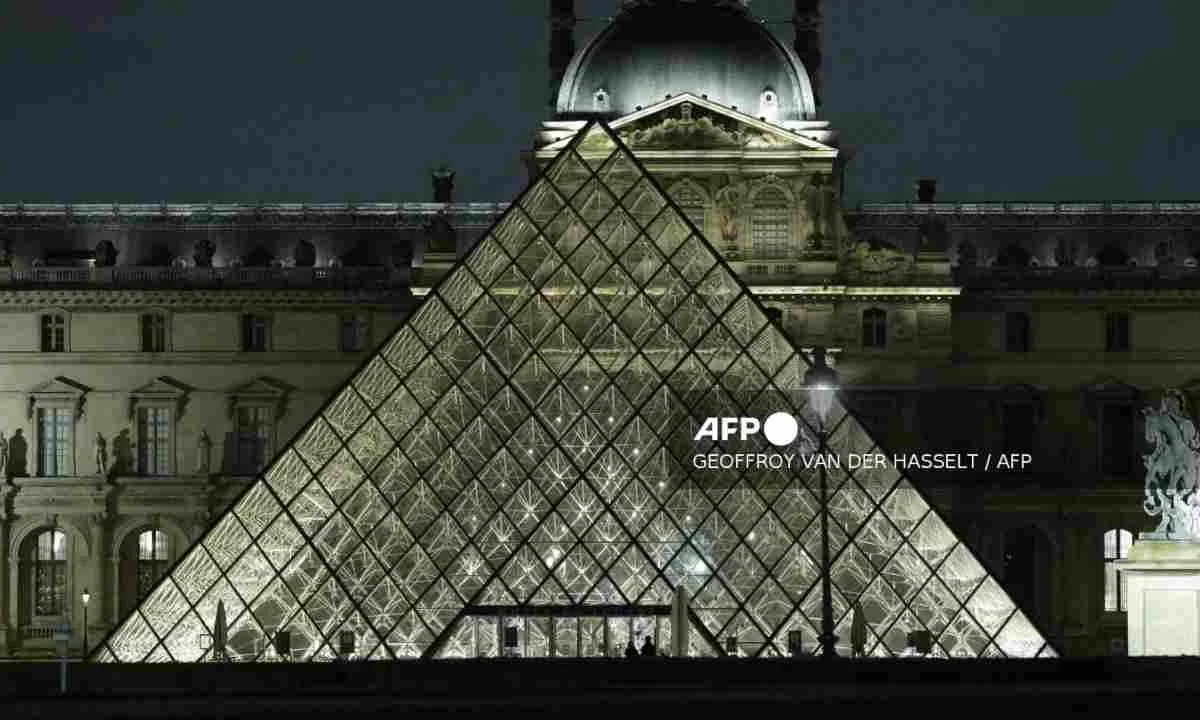 La presidenta del museo del Louvre, Laurence des Cars, presentó su renuncia.