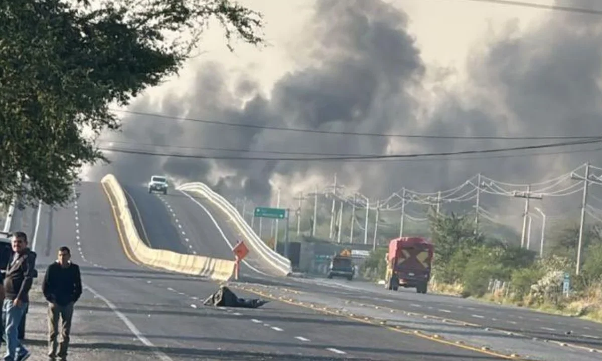 Reportan bloqueos y enfrentamientos en Jalisco tras operativo en Tapalpa