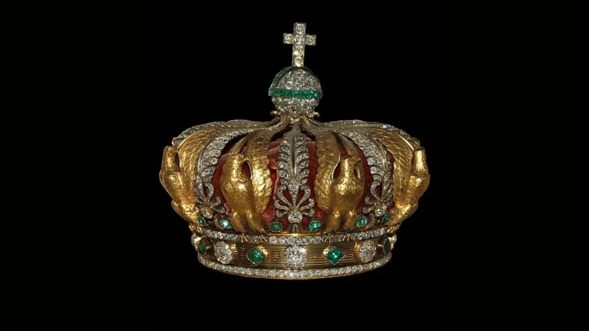 La corona de la emperatriz Eugenia, dañada durante el robo del Louvre, se podrá restaurar de forma exacta, señaló el museo.