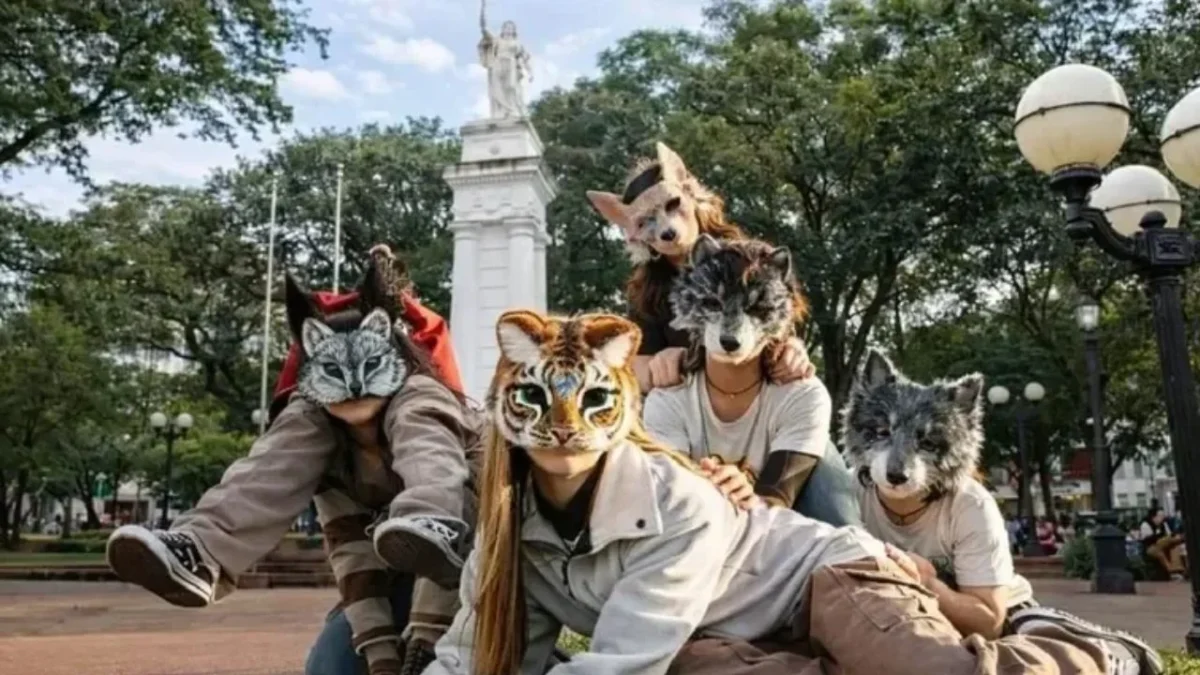 Como miembros de una nueva tribu urbana o 'manada', los therians conquistan las redes sociales y también las calles de distintos países.
