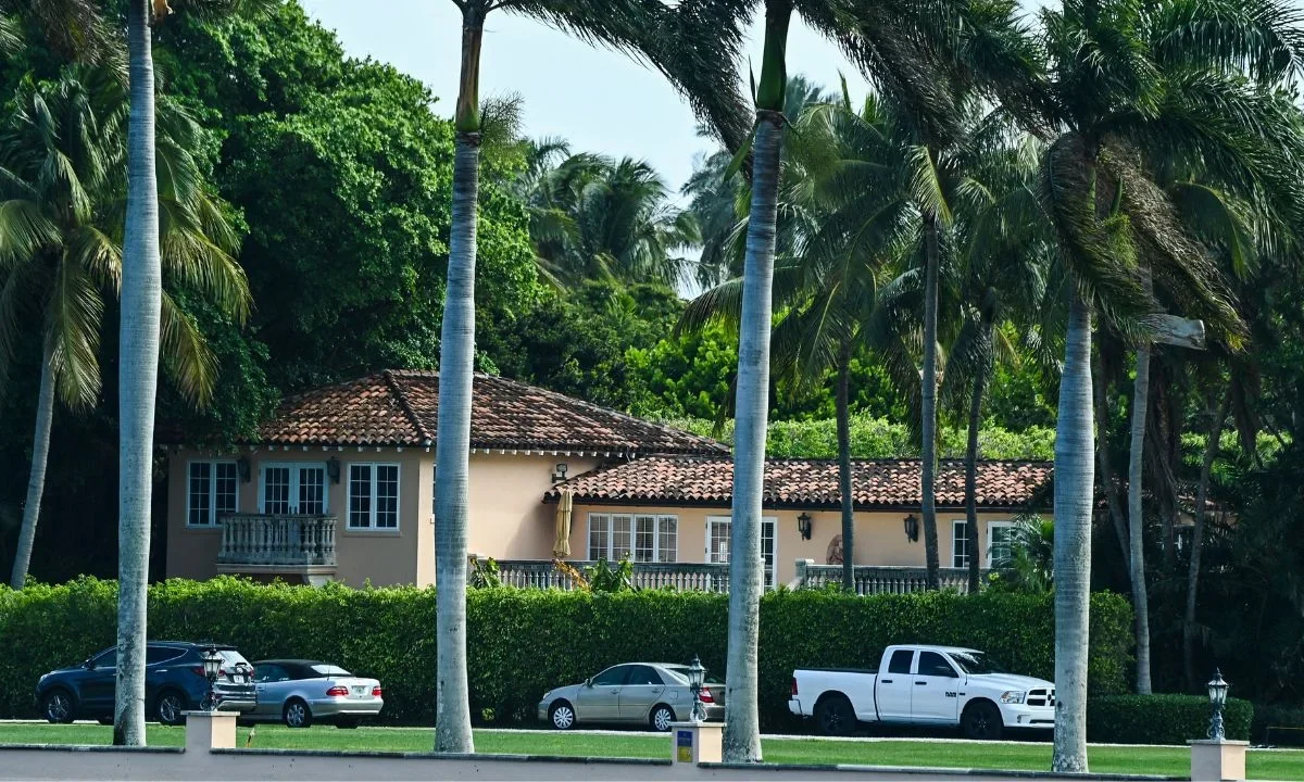 Un hombre armado quedó abatido tras irrumpir en el perímetro de seguridad de Mar-a-Lago, residencia del presidente Donald Trump en Florida.