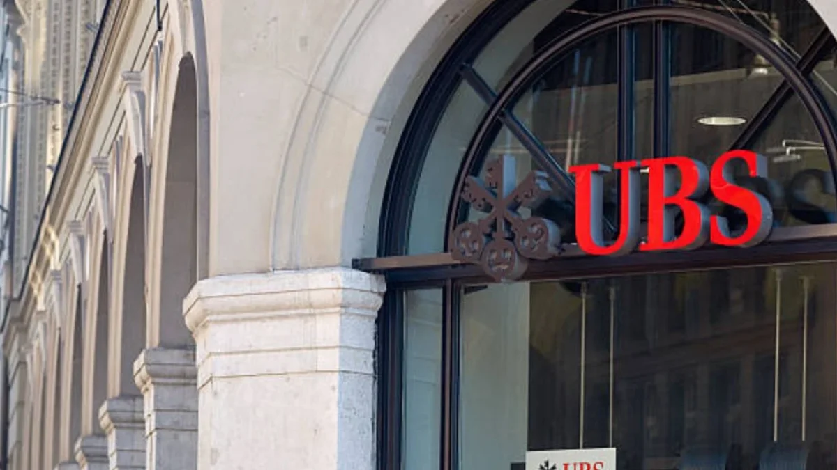 El banco UBS considera que el peso mexicano mantiene un perfil atractivo ajustado por riesgo, aun con un menor carry tras los recortes de tasas de Banxico