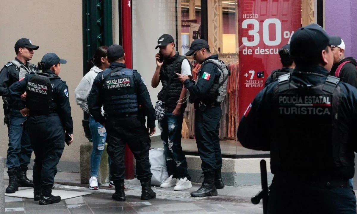 El robo bajo la modalidad de “farderos” afecta a comercios en Puebla, donde personas de distintas edades participan en esta práctica.