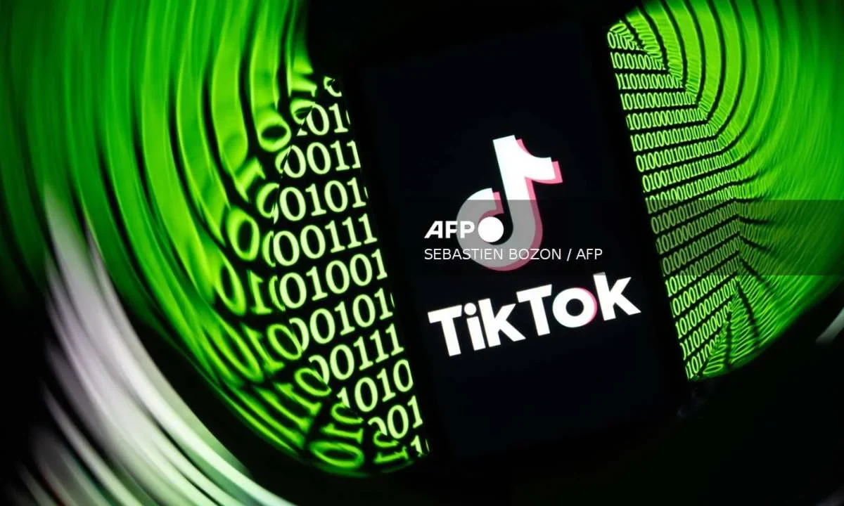 Aquí te decimos cómo no caer en la estafa de los videos de TikTok que promueven software de pago de forma gratuita.