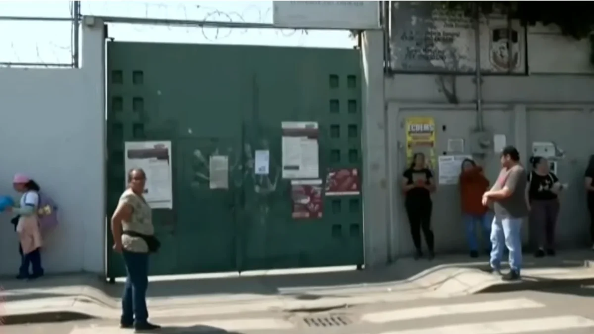 El menor de 15 años, a quien su compañero apuñaló, se encuentra en un hospital y se su estado de salud se reporta como grave.