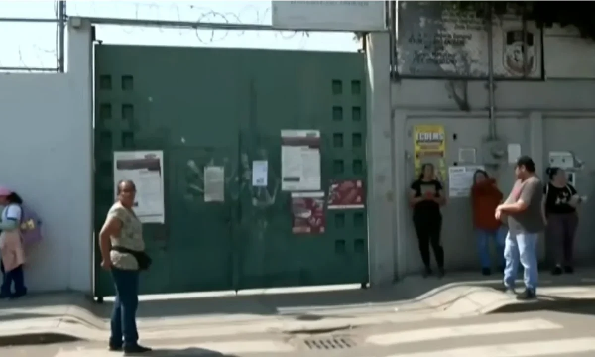 El menor de 15 años, a quien su compañero apuñaló, se encuentra en un hospital y se su estado de salud se reporta como grave.