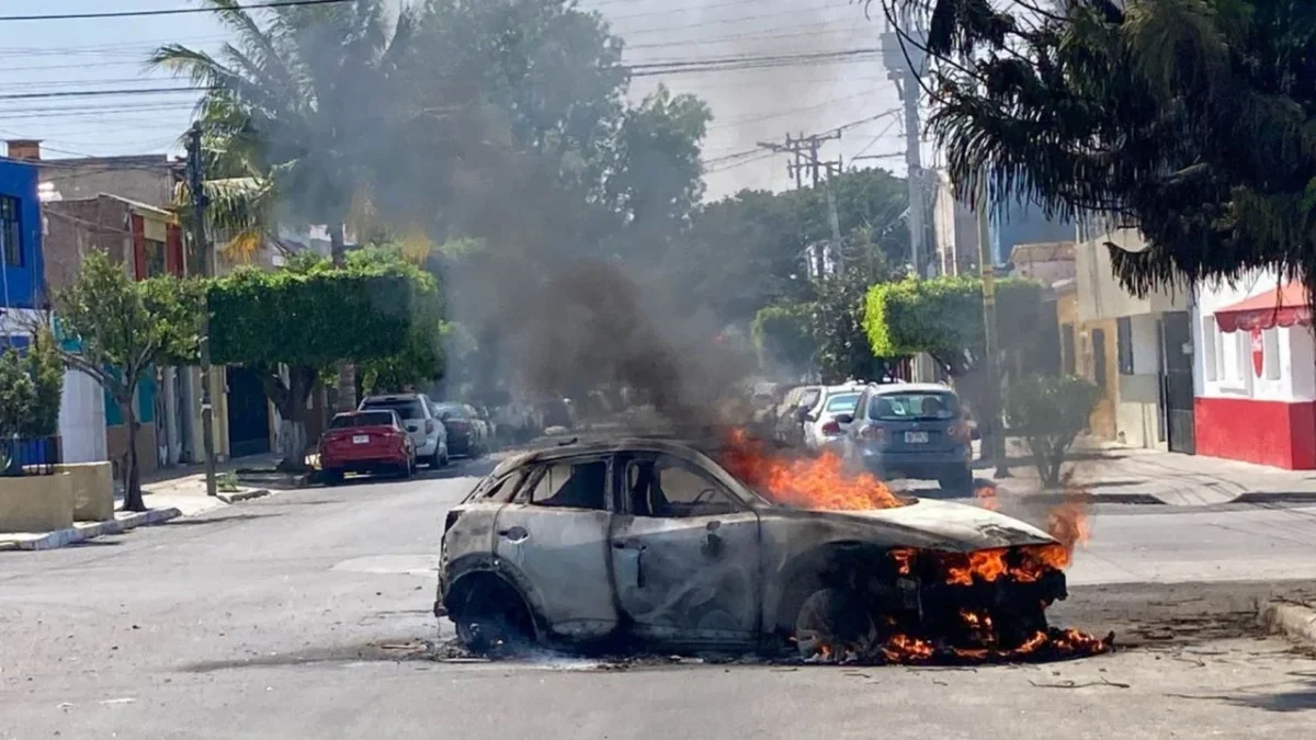 La Embajada de EU en México lanzó una alerta de seguridad debido a la ola de violencia en México tras el abatimiento de 'El Mencho'.