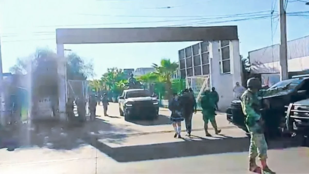 Al menos 3 camionetas, con hombres armados, ingresaron este jueves a las instalaciones del colegio privado Mar de Cortez en Sinaloa.