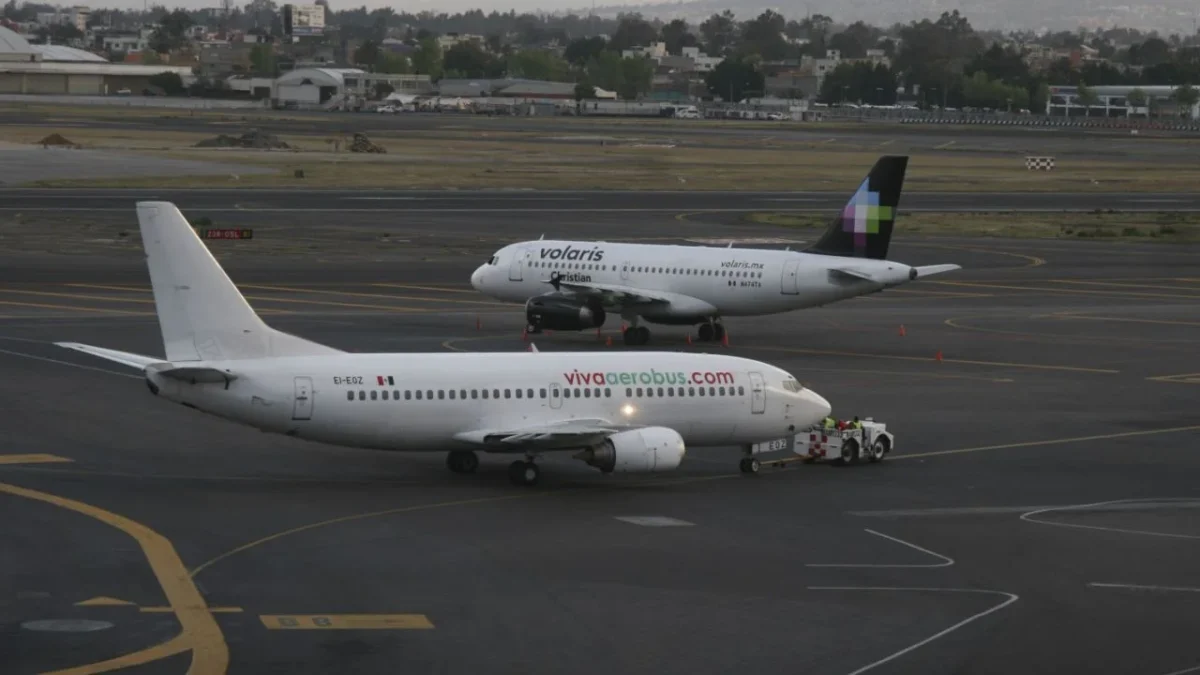 Expertos aseguran que boletos de avión aumentarán de precio en México con alianza entre Viva Aerobús y Volaris, captará mayor parte del mercado 