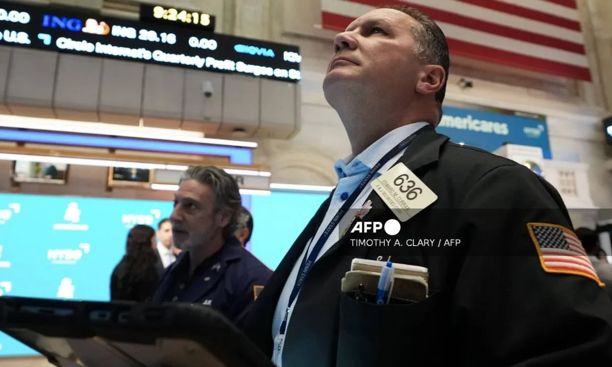 Wall Street terminó en rojo este viernes, ante los temores causados por la IA sobre un telón de fondo de inflación persistente.