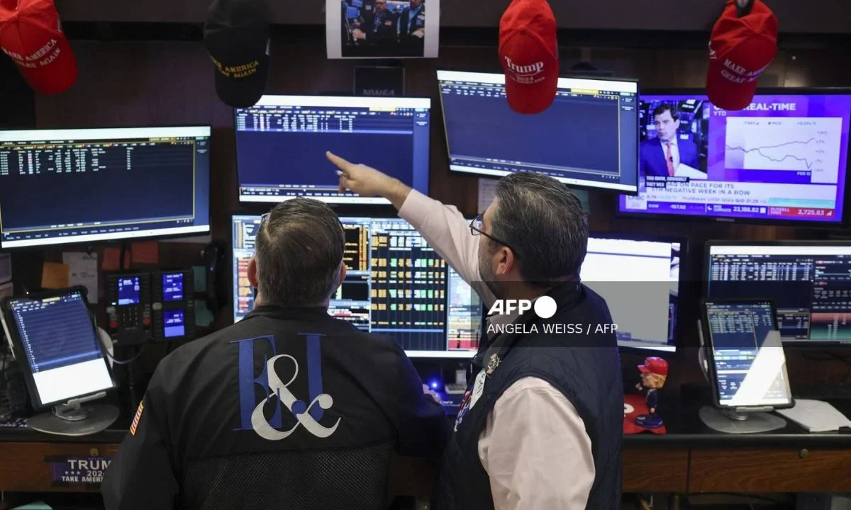 Wall Street cerró el viernes con resultados mixtos, después de que la desaceleración de la inflación en EU no generó entusiasmo en inversionistas.
