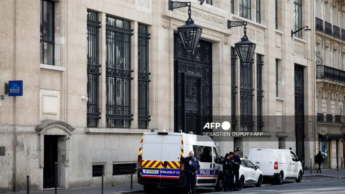 Caen dos por atentado a sede de Bank of America en París