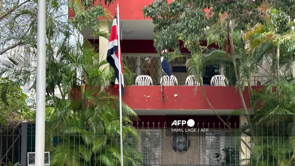 Costa Rica cierra embajada en Cuba, 'hay que limpiar al hemisferio de comunistas'