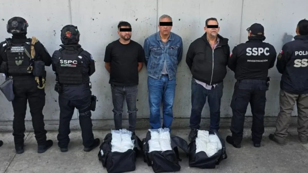 Detienen a tres integrantes de los 'Cabrera Sarabia' y aseguran 50 kilos de metanfetamina
