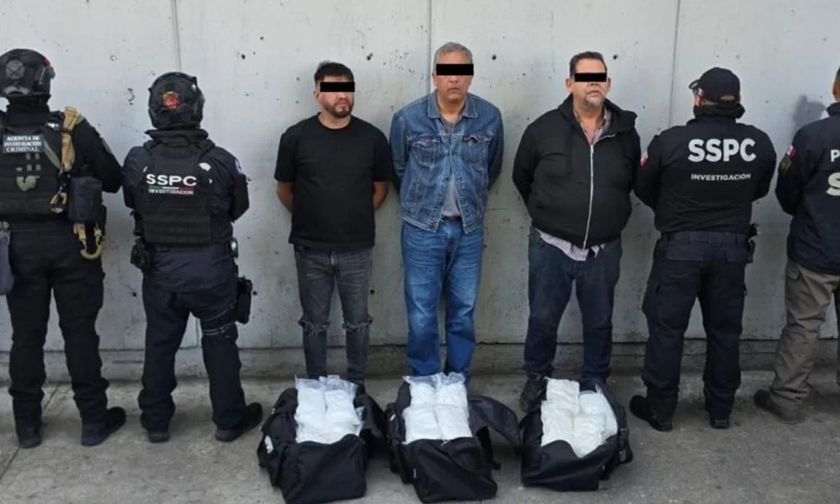 Detienen a tres integrantes de los 'Cabrera Sarabia' y aseguran 50 kilos de metanfetamina