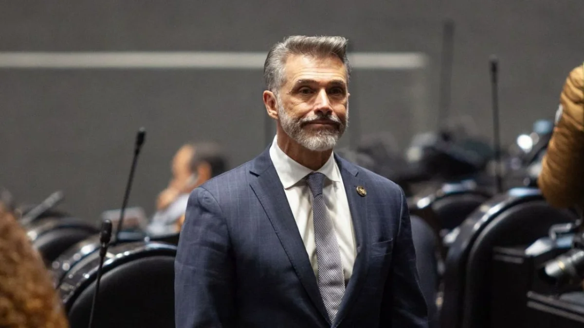 Diputados morenistas reprochan el regreso de Sergio Mayer a San Lázaro