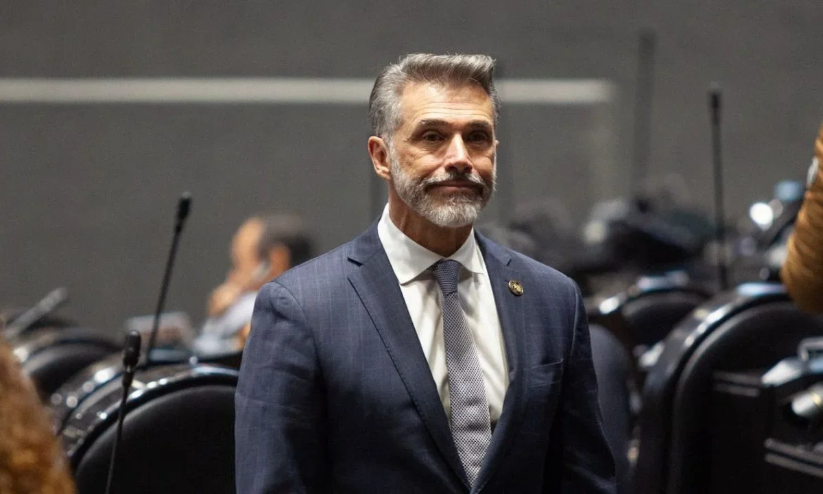 Diputados morenistas reprochan el regreso de Sergio Mayer a San Lázaro