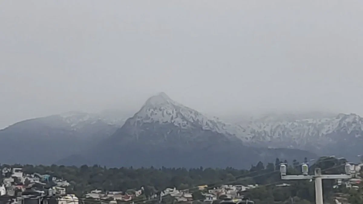 En plena primavera, captan nieve en el Ajusco y sorprende a los habitantes de CDMX