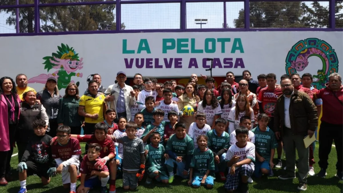 Inaugura Brugada 5 canchas comunitarias de futbol en Iztapalapa