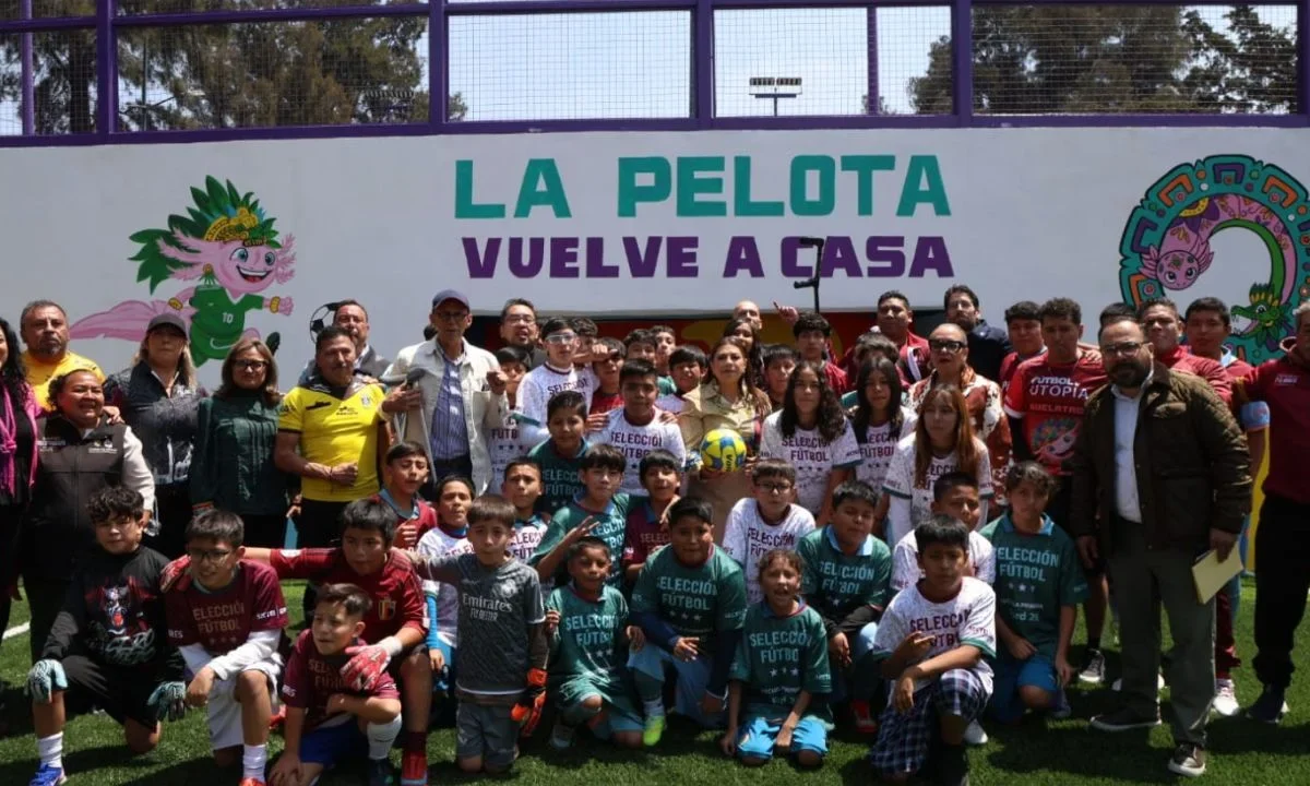 Inaugura Brugada 5 canchas comunitarias de futbol en Iztapalapa