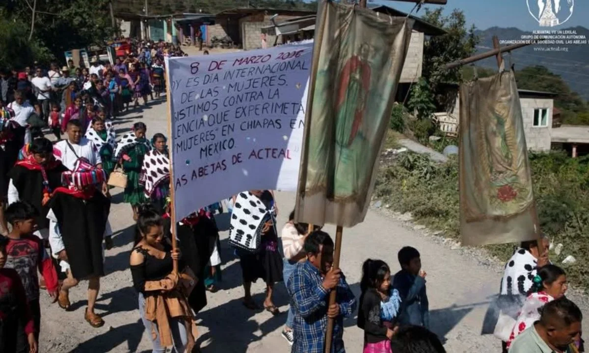 Indígenas chiapanecas marchan en Acteal para exigir justicia y derechos por el 8M