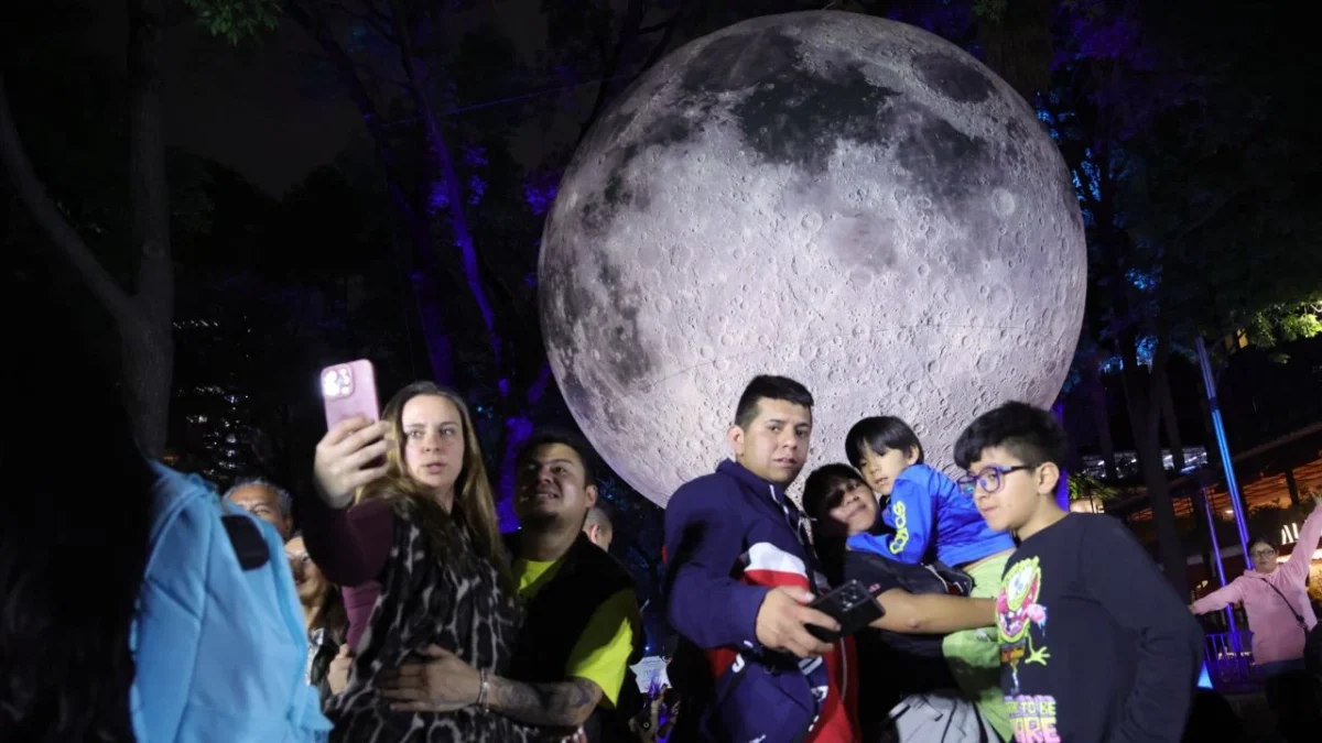 La Luna baja a Paseo de la Reforma para festejar la primavera